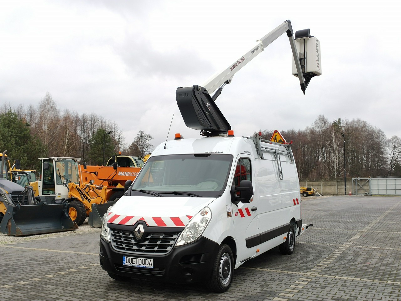 Truck mounted aerial platform Renault Master: picture 11