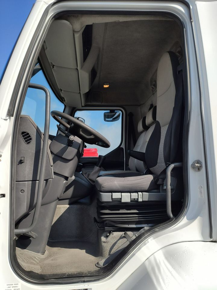 Dropside/ Flatbed truck, Crane truck Renault Midlum 180.240DXI + HDS HYVA HB170E2 Udzwig 3.6Tony: picture 17 Dropside/ Flatbed truck, Crane truck Renault Midlum 180.240DXI + HDS HYVA HB170E2 Udzwig 3.6Tony: picture 17