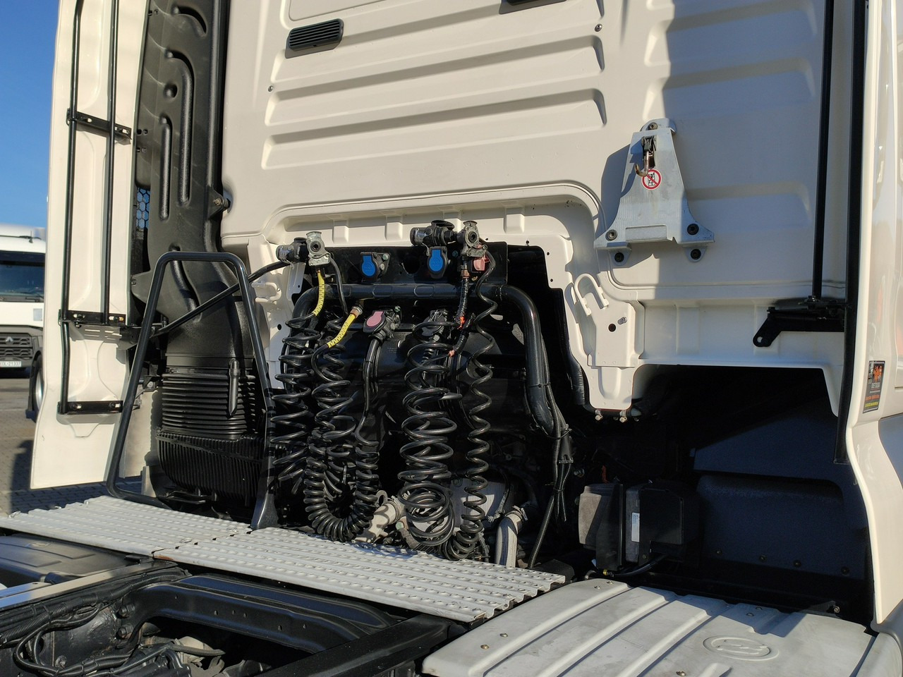 Tractor unit MAN TGX 18.440 Low Deck XLX EURO 6 Retarder SUPER STAN!!!: picture 8