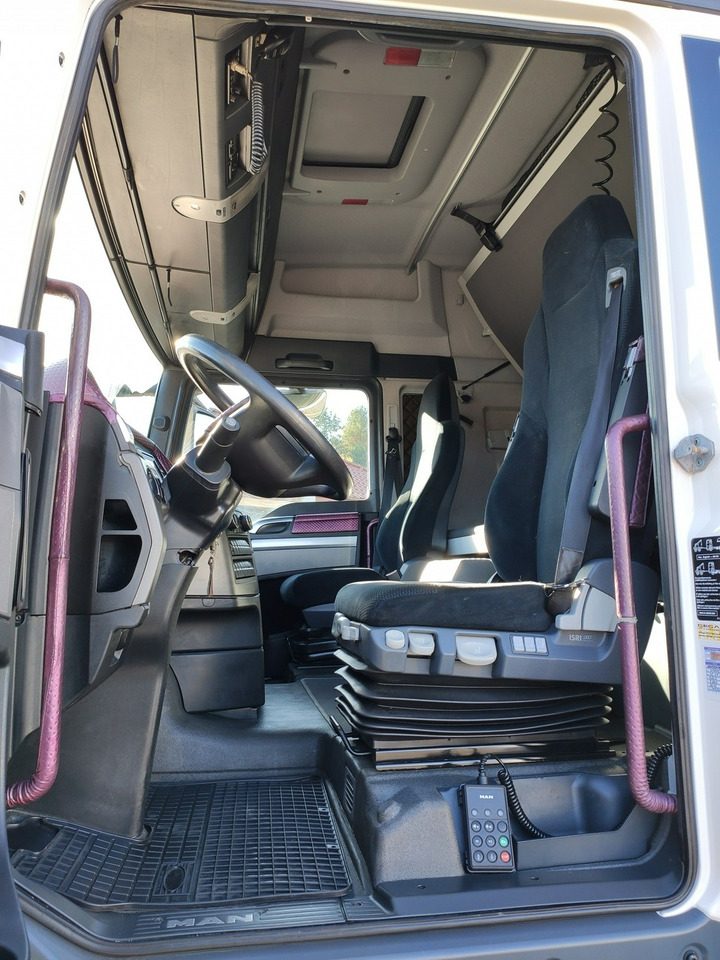 Tractor unit MAN TGX 18.440 Low Deck XLX EURO 6 Retarder SUPER STAN!!!: picture 32