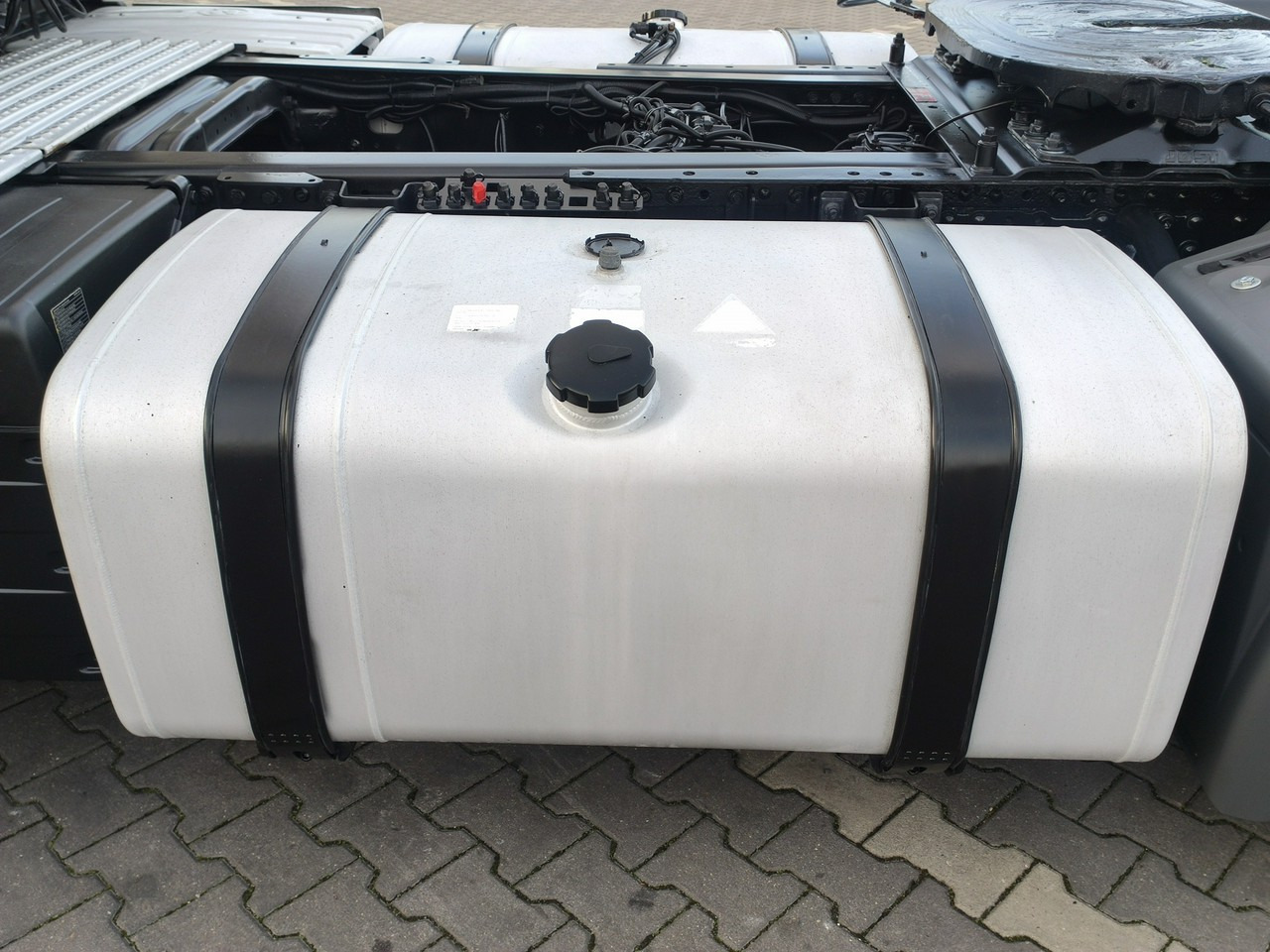 Tractor unit MAN TGX 18.440 Low Deck XLX EURO 6 Retarder SUPER STAN!!!: picture 14