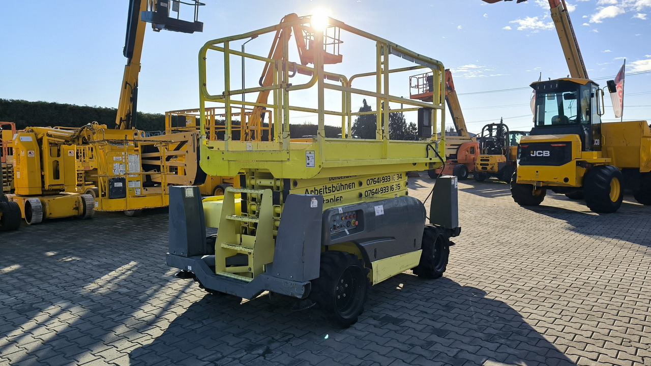 HAULOTTE Compact 12 DX - Scissor lift: picture 3 HAULOTTE Compact 12 DX - Scissor lift: picture 3