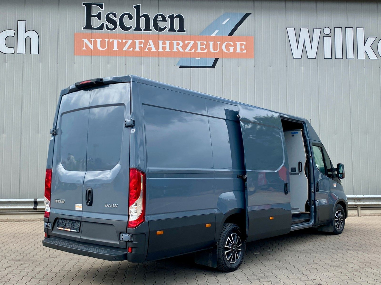 Iveco 35 S 16 Daily | Schiebetür*Kamera*Navi*AC*1.Hand - Passenger van: picture 5 Iveco 35 S 16 Daily | Schiebetür*Kamera*Navi*AC*1.Hand - Passenger van: picture 5