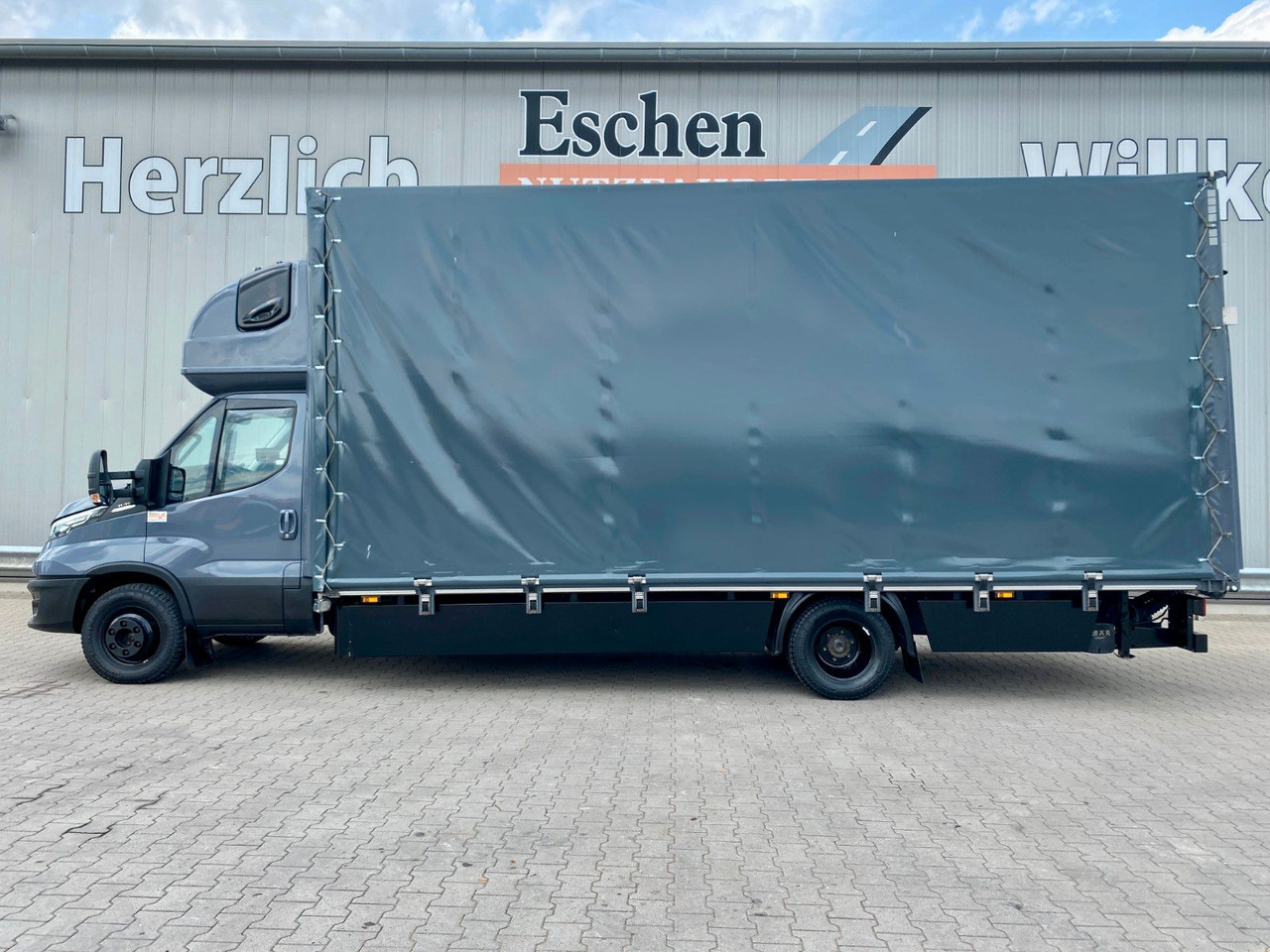 Iveco Daily Hi-Matic 70 C 21 Topsleeper | LBW 1,00to. - Curtain side van: picture 2 Iveco Daily Hi-Matic 70 C 21 Topsleeper | LBW 1,00to. - Curtain side van: picture 2