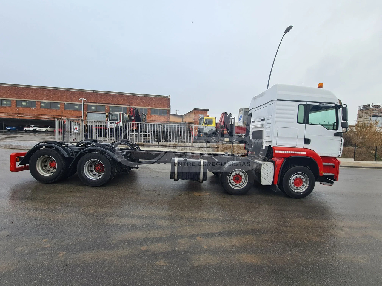 Camión MAN TGA 35.390 de ocasión + F800BXP.26 - Cab chassis truck: picture 1 Camión MAN TGA 35.390 de ocasión + F800BXP.26 - Cab chassis truck: picture 1