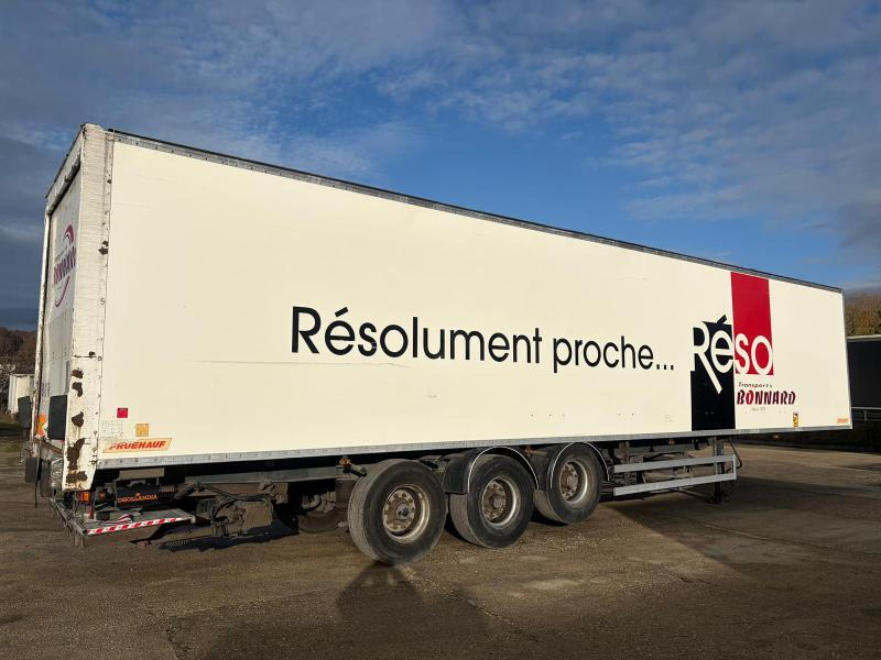 Fruehauf - Closed box semi-trailer: picture 3 Fruehauf - Closed box semi-trailer: picture 3