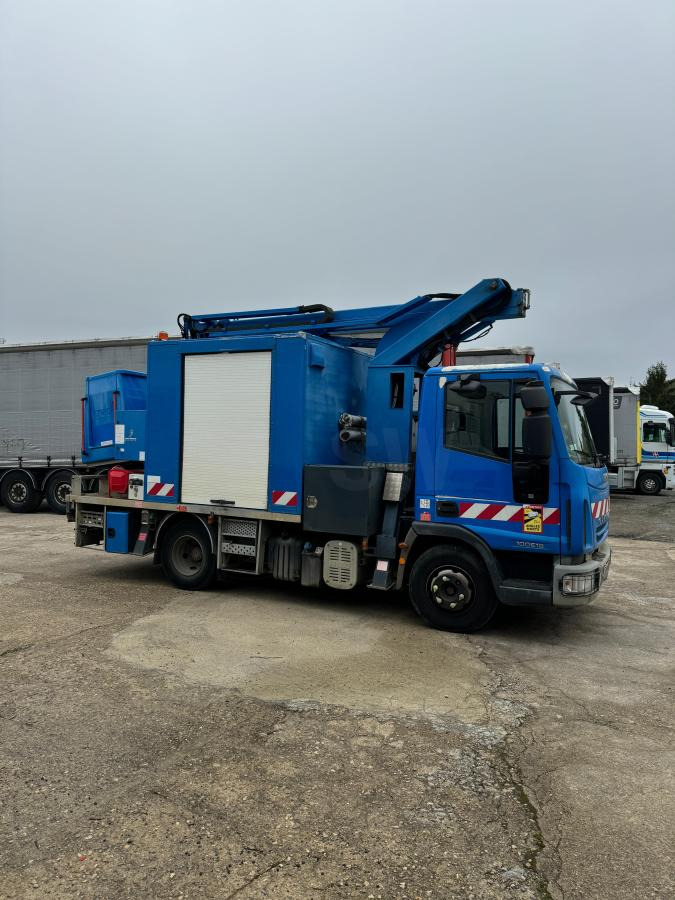 Iveco 100E19 - Truck mounted aerial platform: picture 4 Iveco 100E19 - Truck mounted aerial platform: picture 4