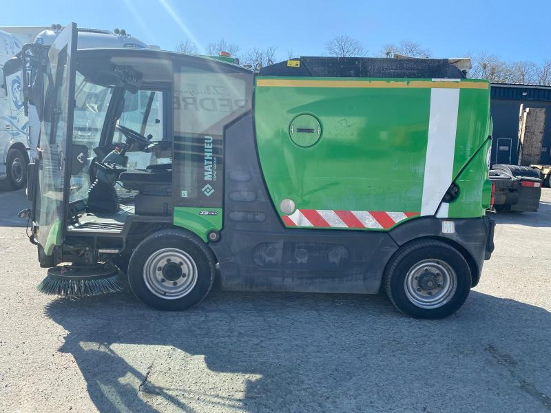 Mathieu Azura MC210 - Road sweeper: picture 2 Mathieu Azura MC210 - Road sweeper: picture 2