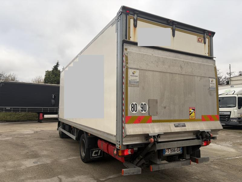 Renault D-Series 240.12 - Box truck: picture 5 Renault D-Series 240.12 - Box truck: picture 5