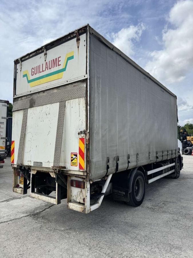 Curtainsider truck Scania 94 D220: picture 8