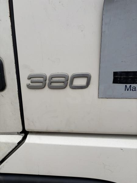 Volvo FH12 380 - Tractor unit: picture 4 Volvo FH12 380 - Tractor unit: picture 4