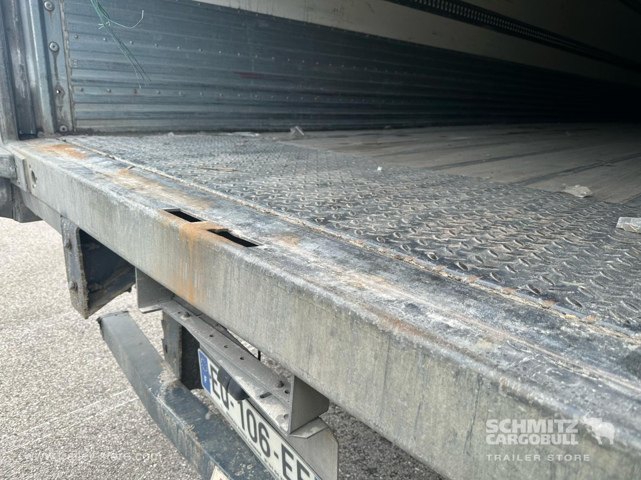 FRUEHAUF Dryfreight Standard Roller shutter door - Closed box semi-trailer: picture 4 FRUEHAUF Dryfreight Standard Roller shutter door - Closed box semi-trailer: picture 4