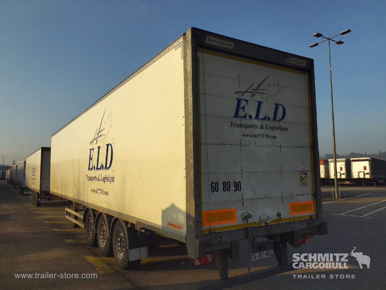 FRUEHAUF Dryfreight Standard Roller shutter door - Closed box semi-trailer: picture 2 FRUEHAUF Dryfreight Standard Roller shutter door - Closed box semi-trailer: picture 2