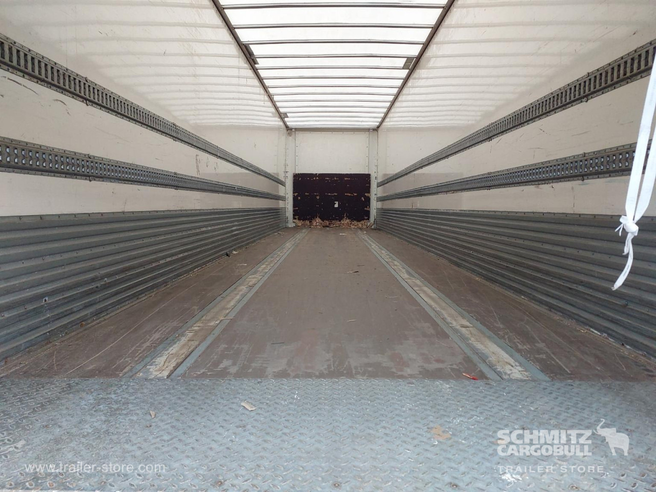 LECI TRAILER Dryfreight Standard Roller shutter door - Closed box semi-trailer: picture 3 LECI TRAILER Dryfreight Standard Roller shutter door - Closed box semi-trailer: picture 3