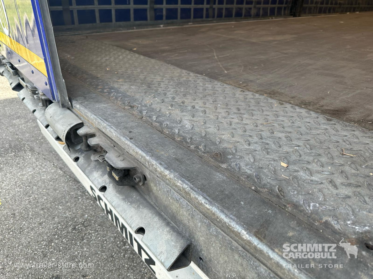 SCHMITZ Curtainsider Mega - Curtainsider semi-trailer: picture 4 SCHMITZ Curtainsider Mega - Curtainsider semi-trailer: picture 4