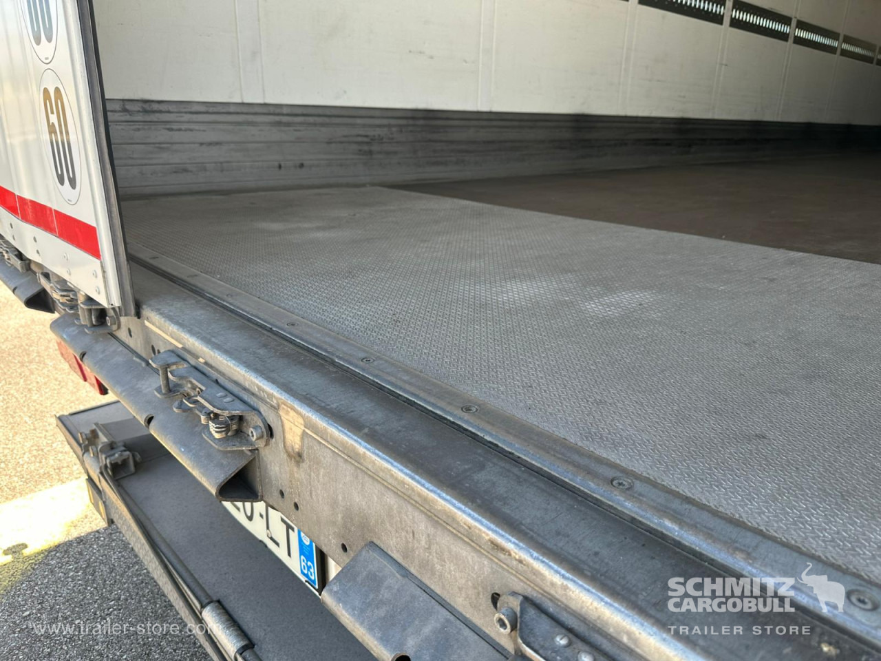 SCHMITZ Dryfreight Standard Taillift - Closed box semi-trailer: picture 4 SCHMITZ Dryfreight Standard Taillift - Closed box semi-trailer: picture 4