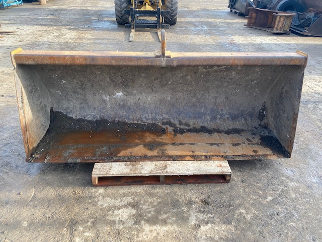 JCB 3 CX - Loader bucket: picture 5 JCB 3 CX - Loader bucket: picture 5