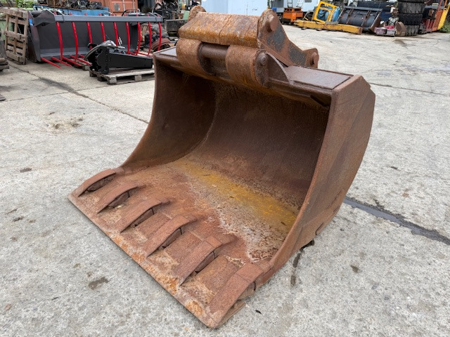 OIL Quick OQ 70/55 - 1600 mm  - Excavator bucket: picture 1 OIL Quick OQ 70/55 - 1600 mm  - Excavator bucket: picture 1