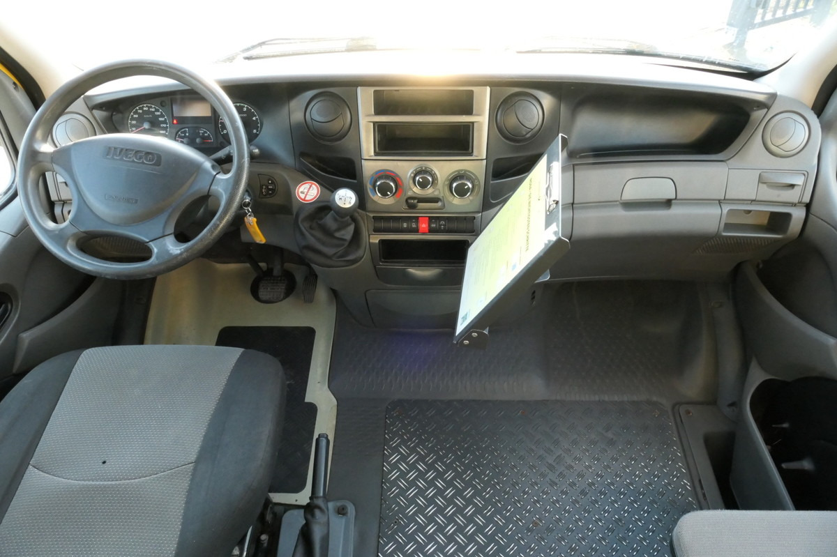 Interior photo 2: Closed box van IVECO Daily 35 S11 C30C AUTOMATIK KAMERA MAXI KAMERA R Interior photo 2: Closed box van IVECO Daily 35 S11 C30C AUTOMATIK KAMERA MAXI KAMERA R