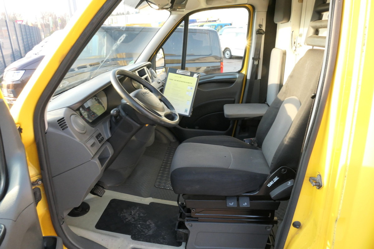 Interior photo 3: Closed box van IVECO Daily 35 S11 C30C AUTOMATIK KAMERA MAXI KAMERA R Interior photo 3: Closed box van IVECO Daily 35 S11 C30C AUTOMATIK KAMERA MAXI KAMERA R