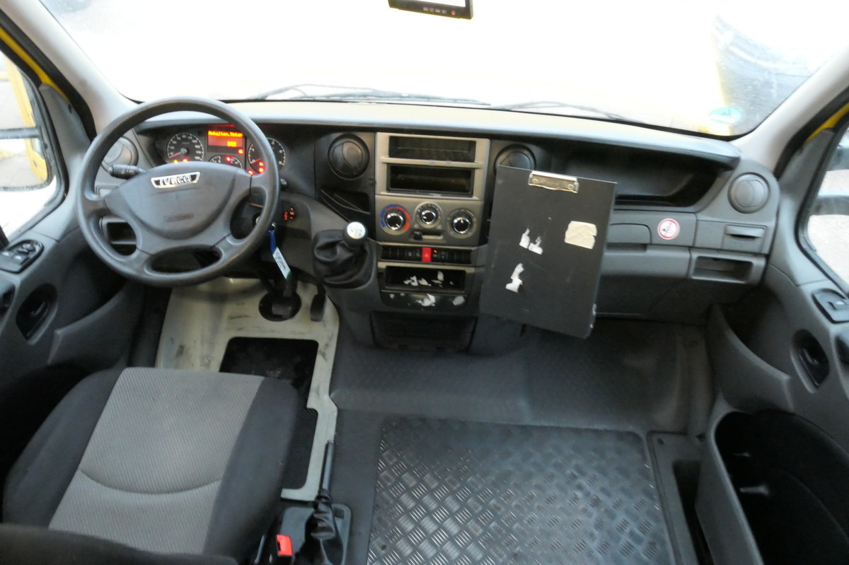 Interior photo 2: Closed box van IVECO Daily 35 S11 C30C AUTOMATIK KAMERA Regale LUFT D