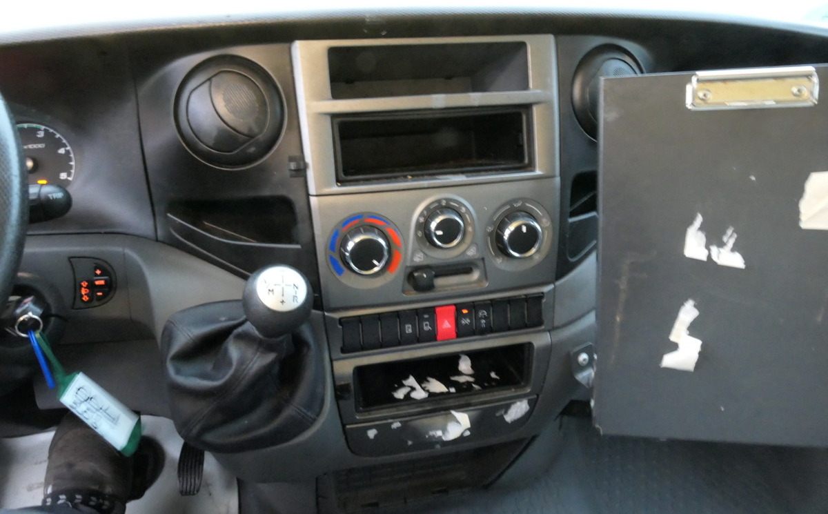 Closed box van IVECO Daily 35 S11 C30C AUTOMATIK KAMERA Regale LUFT D: picture 6