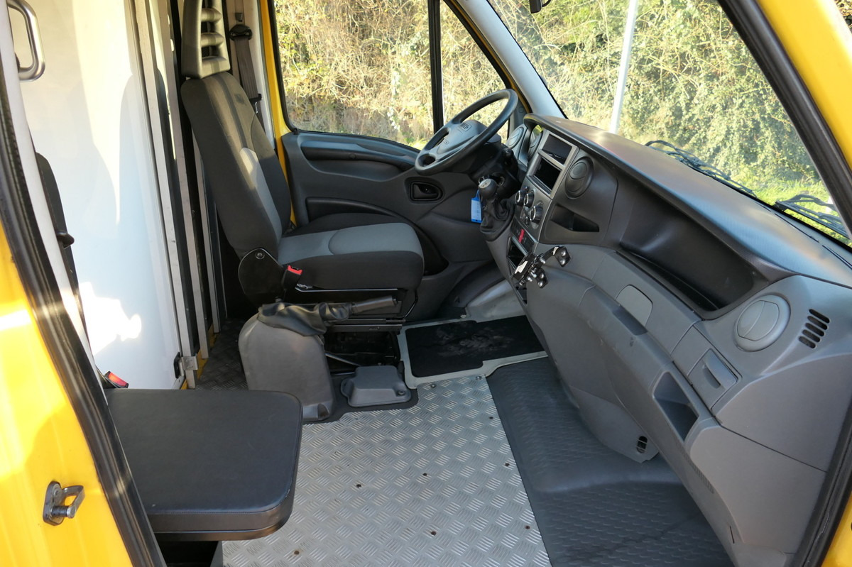 IVECO Daily 35 S11 C30C AUTOMATIK KAMERA Regale LUFT D - Closed box van: picture 5 IVECO Daily 35 S11 C30C AUTOMATIK KAMERA Regale LUFT D - Closed box van: picture 5