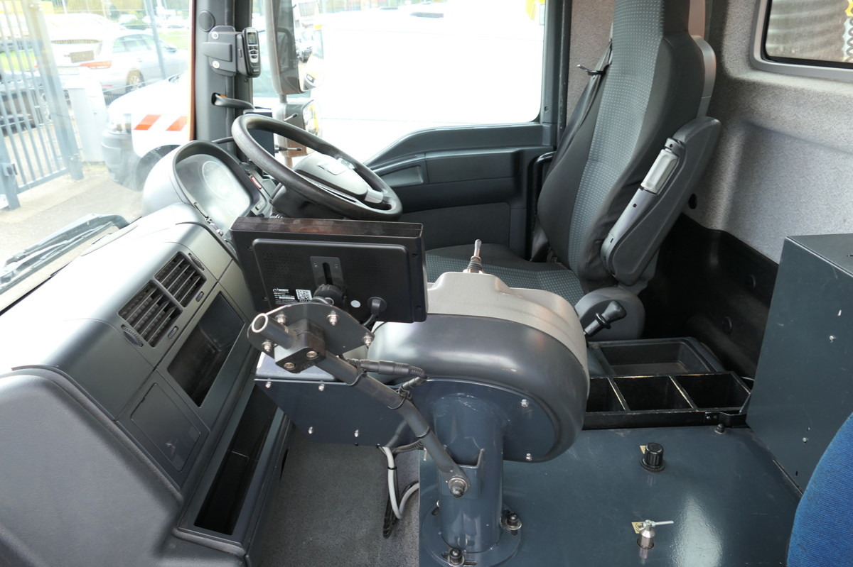 Road sweeper MAN TGL 12.250 4x2 BL Kehrmaschine: picture 9 Road sweeper MAN TGL 12.250 4x2 BL Kehrmaschine: picture 9