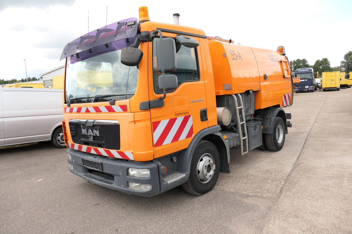 MAN TGL 12.250 Küpper Weisser Kehrmaschine - Road sweeper: picture 2 MAN TGL 12.250 Küpper Weisser Kehrmaschine - Road sweeper: picture 2