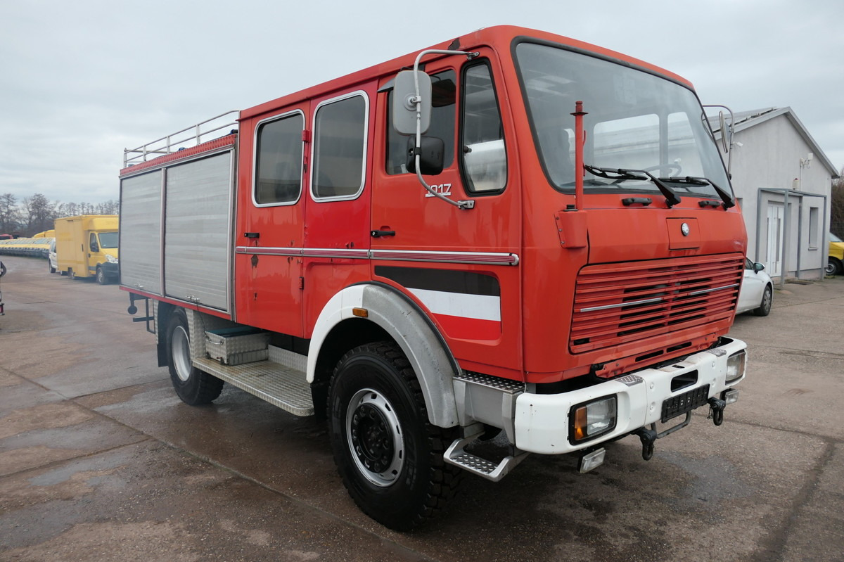 MERCEDES-BENZ 1017 AF Feuerwehrwagen AHK Einzelbereifung Rückf - Ambulance: picture 2 MERCEDES-BENZ 1017 AF Feuerwehrwagen AHK Einzelbereifung Rückf - Ambulance: picture 2