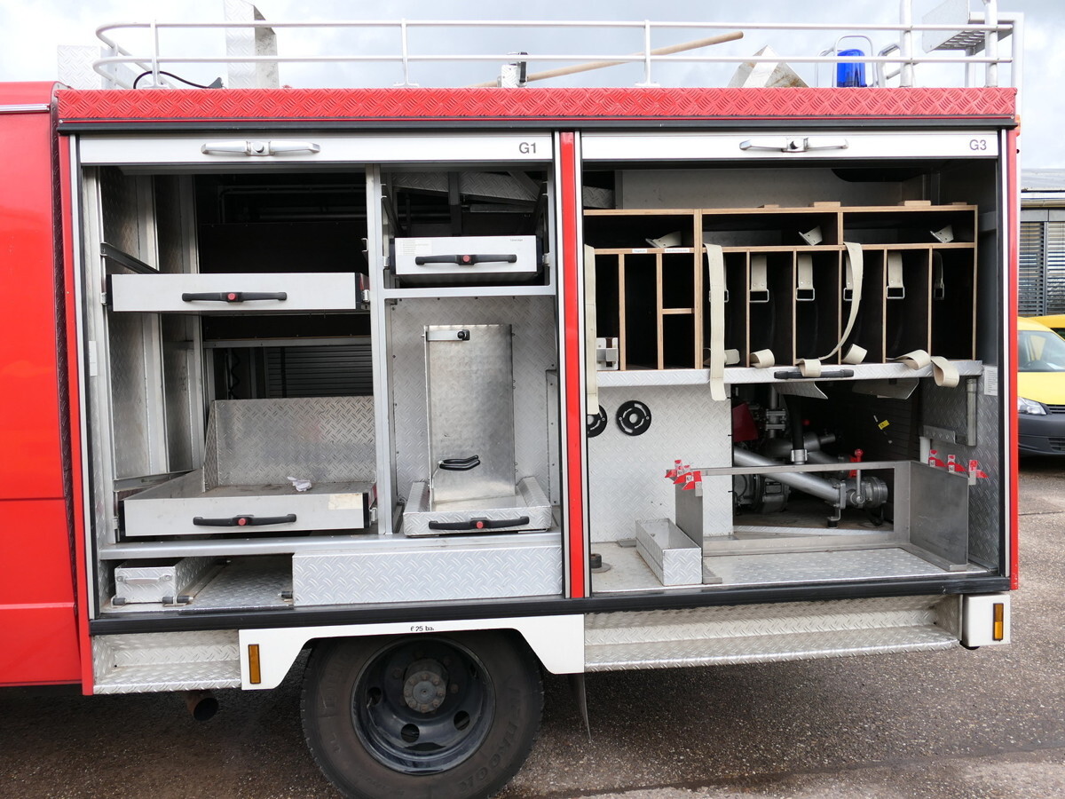Ambulance MERCEDES-BENZ 814 D LF 8/6 DoKa AHK Löschwassertank 600L Schli: picture 16 Ambulance MERCEDES-BENZ 814 D LF 8/6 DoKa AHK Löschwassertank 600L Schli: picture 16