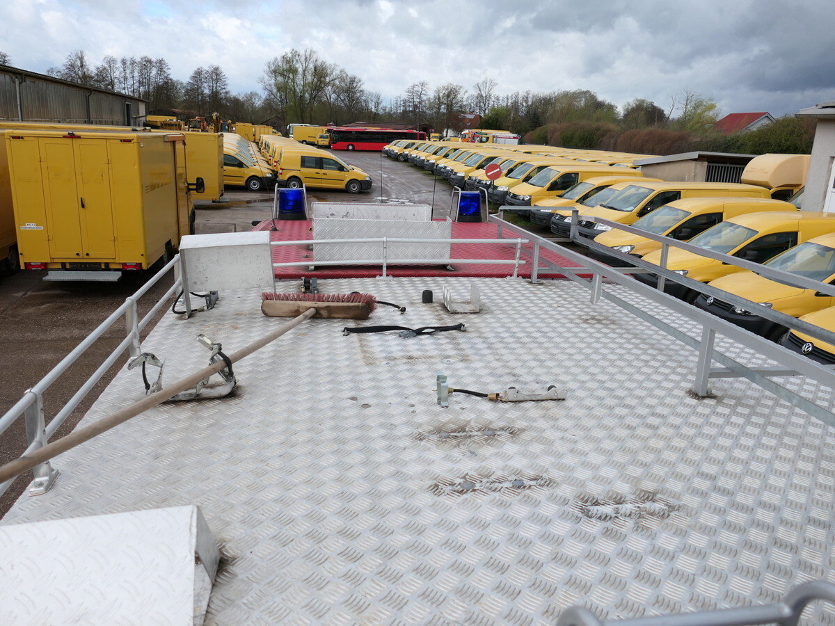 Ambulance MERCEDES-BENZ 814 D LF 8/6 DoKa AHK Löschwassertank 600L Schli: picture 6 Ambulance MERCEDES-BENZ 814 D LF 8/6 DoKa AHK Löschwassertank 600L Schli: picture 6