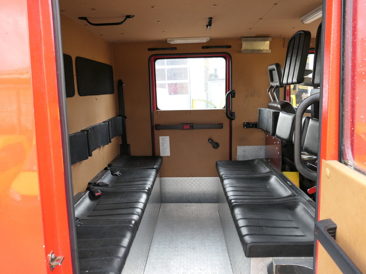 Ambulance MERCEDES-BENZ 814 D LF 8/6 DoKa AHK Löschwassertank 600L Schli: picture 13 Ambulance MERCEDES-BENZ 814 D LF 8/6 DoKa AHK Löschwassertank 600L Schli: picture 13