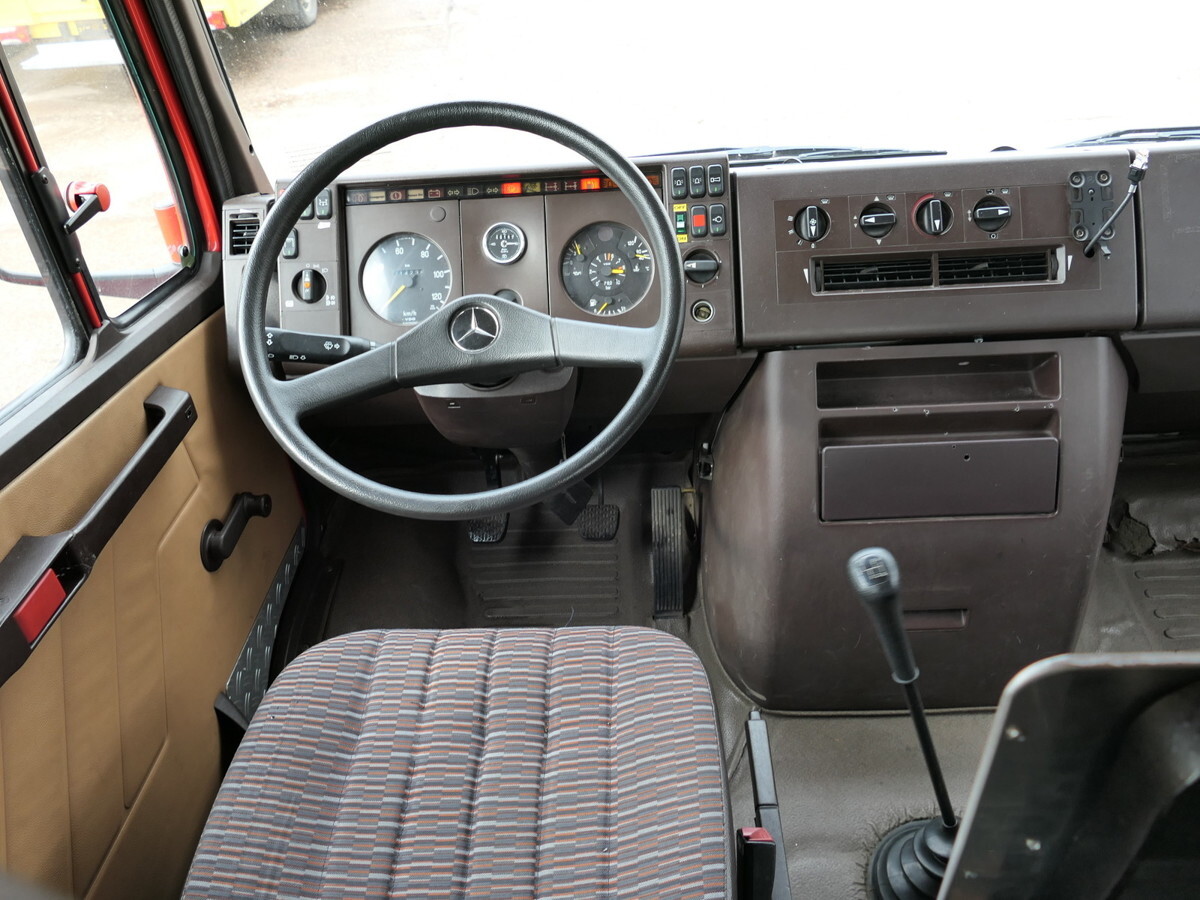 Ambulance MERCEDES-BENZ 814 D LF 8/6 DoKa AHK Löschwassertank 600L Schli: picture 19 Ambulance MERCEDES-BENZ 814 D LF 8/6 DoKa AHK Löschwassertank 600L Schli: picture 19