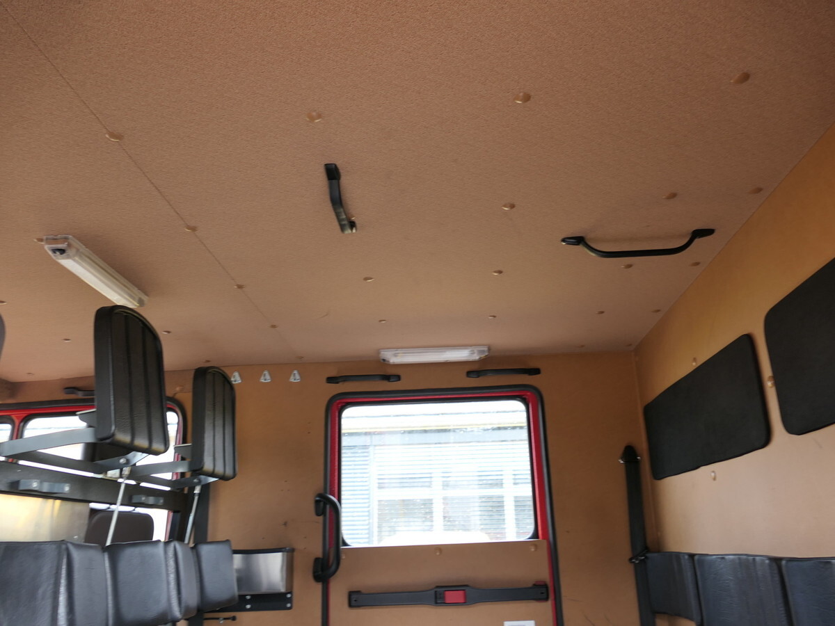 Ambulance MERCEDES-BENZ 814 D LF 8/6 DoKa AHK Löschwassertank 600L Schli: picture 17 Ambulance MERCEDES-BENZ 814 D LF 8/6 DoKa AHK Löschwassertank 600L Schli: picture 17