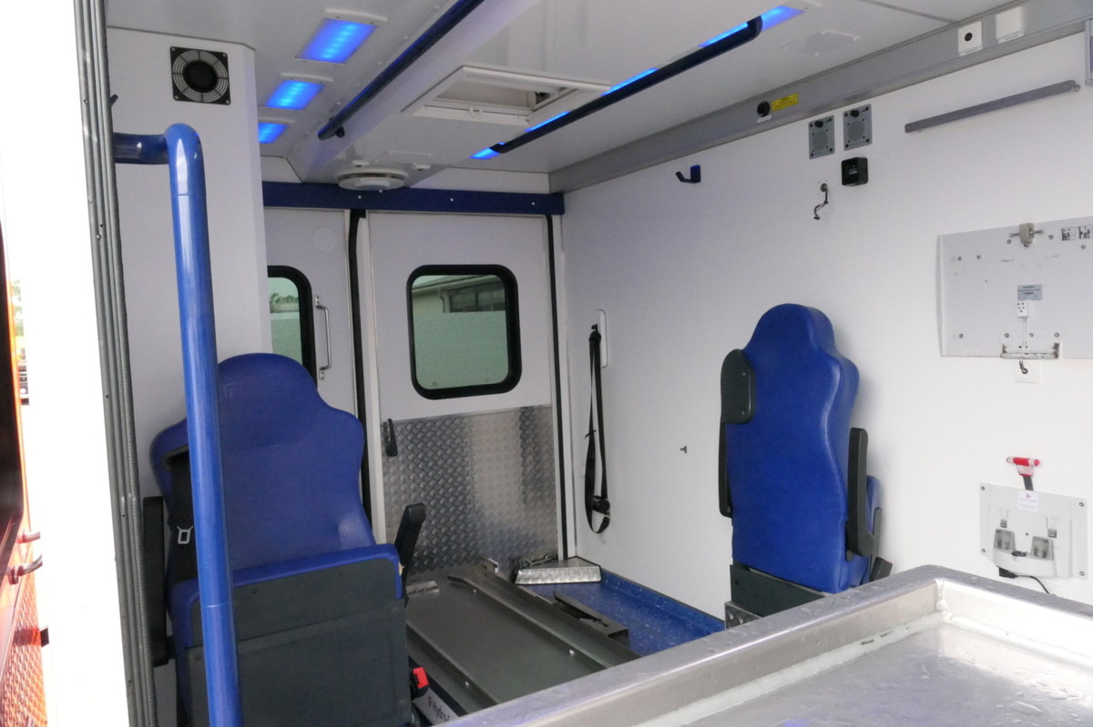 Ambulance MERCEDES-BENZ Sprinter 519 CDI Klima Krankenwagen: picture 8