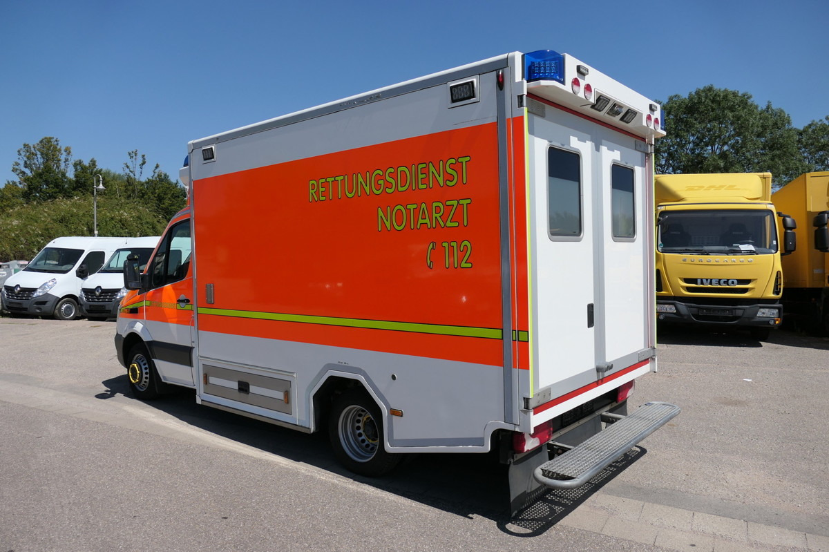MERCEDES-BENZ Sprinter 519 CDI Klima Krankenwagen - Ambulance: picture 4 MERCEDES-BENZ Sprinter 519 CDI Klima Krankenwagen - Ambulance: picture 4