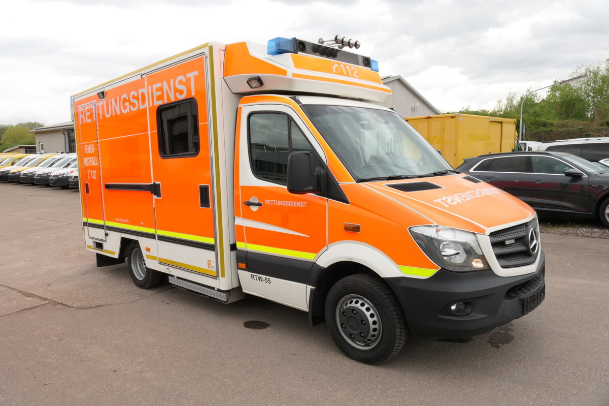 MERCEDES-BENZ Sprinter 519 CDI Klima Krankenwagen - Ambulance: picture 1 MERCEDES-BENZ Sprinter 519 CDI Klima Krankenwagen - Ambulance: picture 1