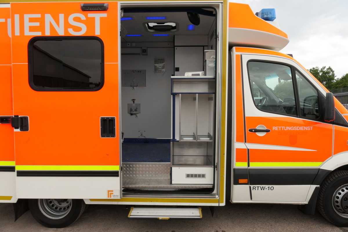 Ambulance MERCEDES-BENZ Sprinter 519 CDI Klima Krankenwagen: picture 7
