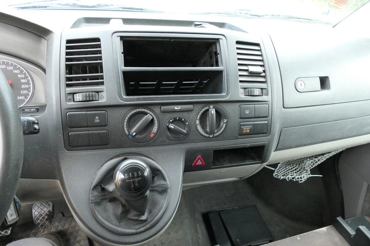 Small van VW T5 Transporter 2.0 TDI PARKTRONIK EURO-5 2xSCHIE: picture 9 Small van VW T5 Transporter 2.0 TDI PARKTRONIK EURO-5 2xSCHIE: picture 9