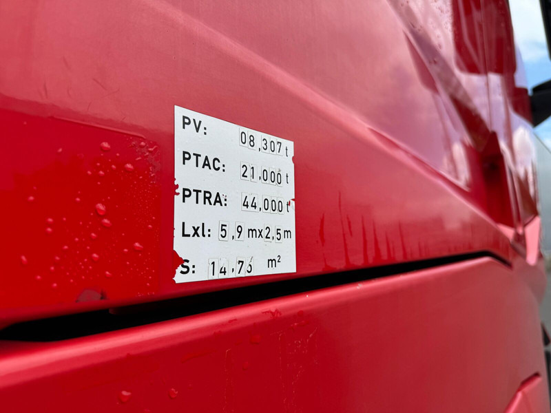 Tractor unit Renault T520: picture 9 Tractor unit Renault T520: picture 9