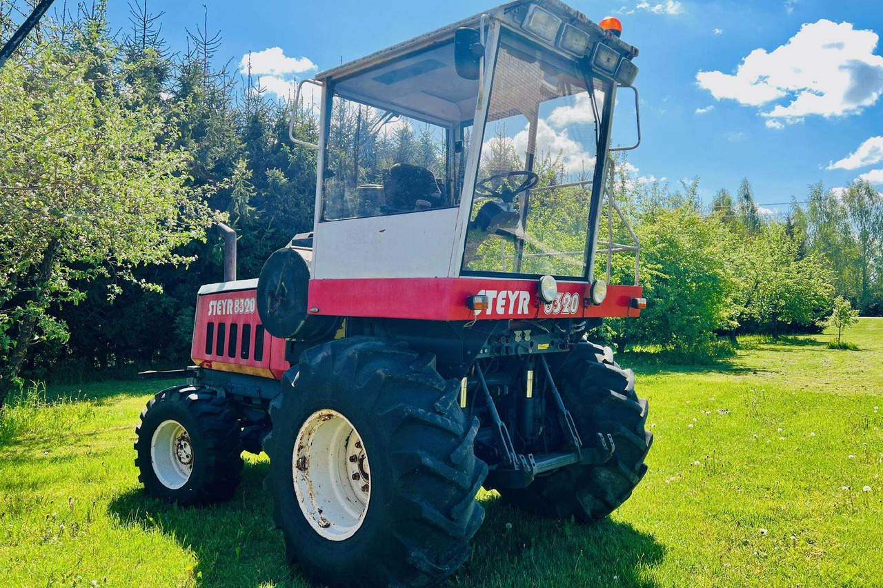 Steyr 8320 - Farm tractor: picture 1 Steyr 8320 - Farm tractor: picture 1