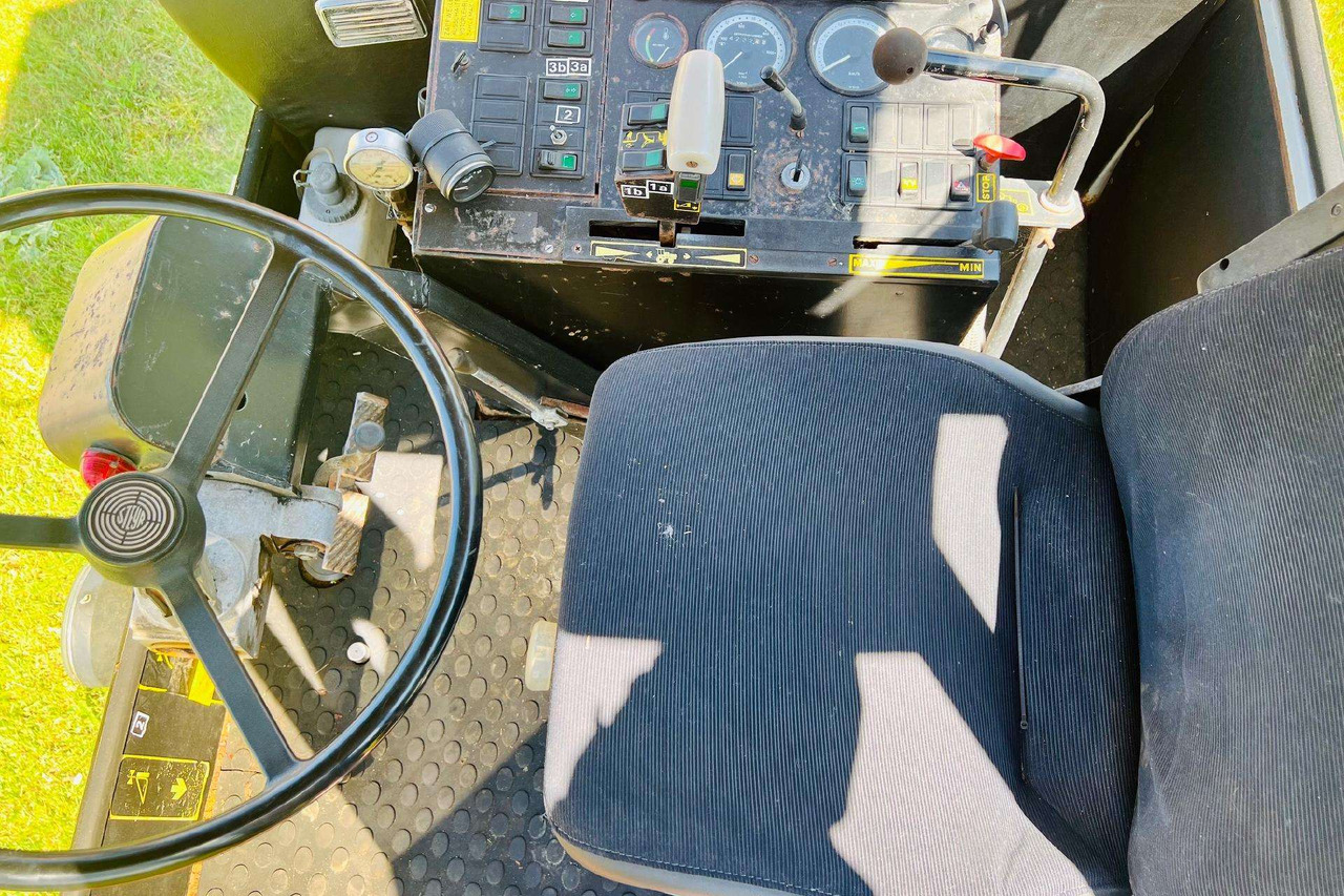 Steyr 8320 - Farm tractor: picture 3 Steyr 8320 - Farm tractor: picture 3