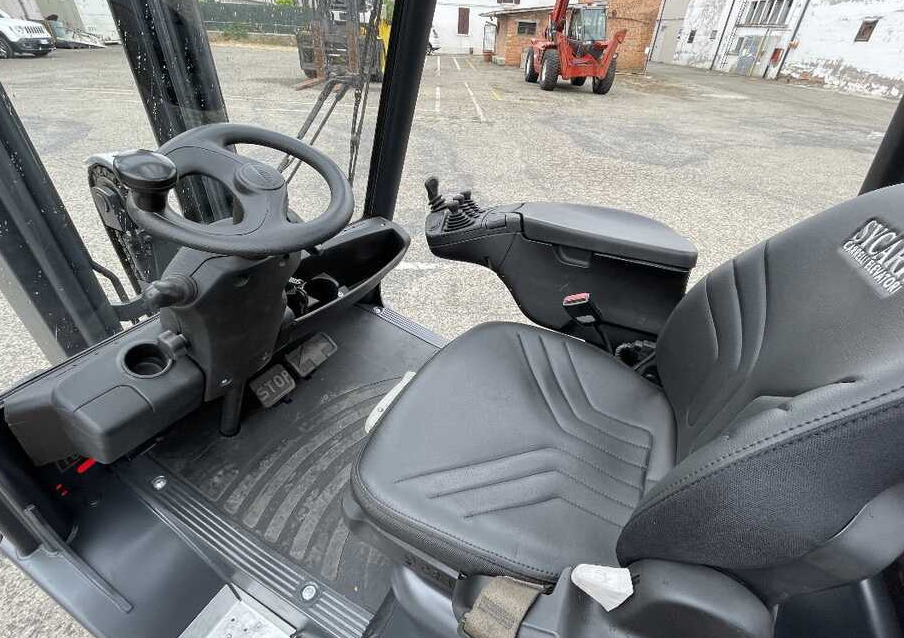 Linde H 25 D-02 - Diesel forklift: picture 4 Linde H 25 D-02 - Diesel forklift: picture 4