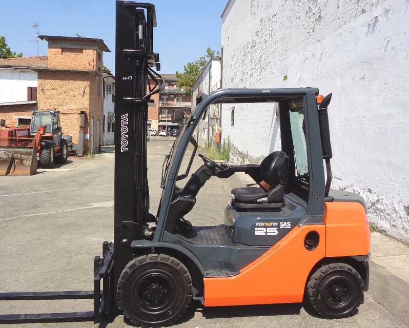 Toyota 06-8 FD 25 F - Diesel forklift: picture 3 Toyota 06-8 FD 25 F - Diesel forklift: picture 3