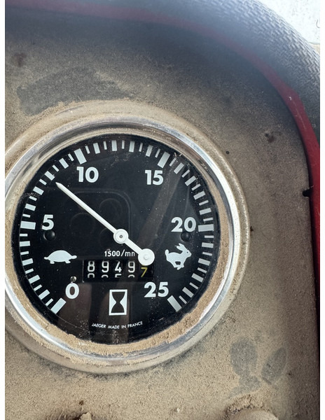 Massey Ferguson 590 - Farm tractor: picture 5 Massey Ferguson 590 - Farm tractor: picture 5