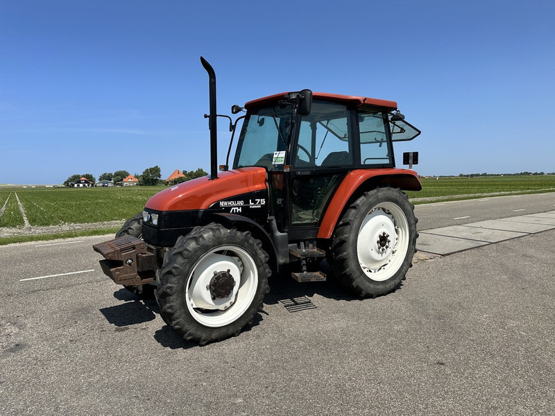 New Holland L 75 - Farm tractor: picture 1 New Holland L 75 - Farm tractor: picture 1