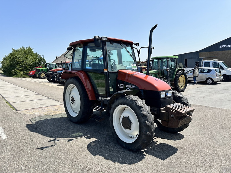 New Holland L 75 - Farm tractor: picture 5 New Holland L 75 - Farm tractor: picture 5