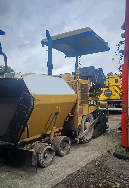 Caterpillar AP300D - Asphalt paver: picture 2 Caterpillar AP300D - Asphalt paver: picture 2