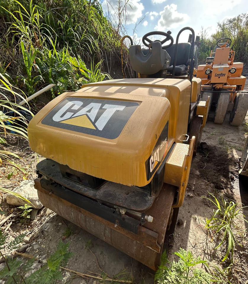 Caterpillar CB-214E - Roller: picture 5 Caterpillar CB-214E - Roller: picture 5